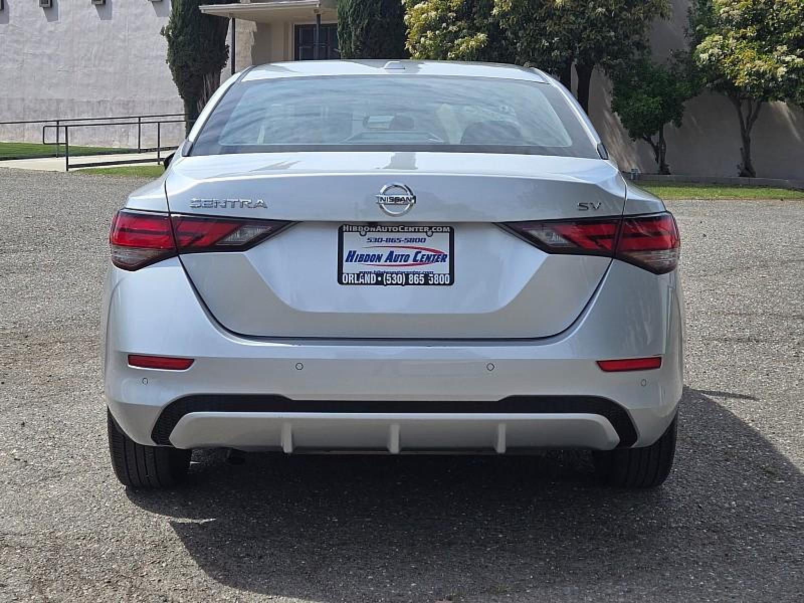 2022 SILVER Nissan Sentra (3N1AB8CV6NY) with an 4-Cyl 2.0 Liter engine, Automatic CVT w/Xtronic transmission, located at 246 E Walker St., Orland, 95963, (530) 865-5800, 39.747589, -122.178398 - Photo #5