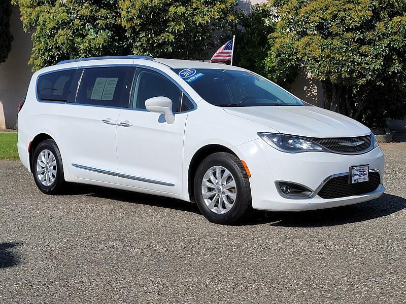photo of 2018 Chrysler Pacifica 4d Wagon Touring L