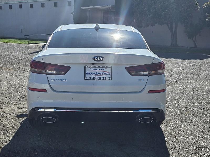 2019 WHITE Kia Optima (5XXGU4L17KG) with an 4-Cyl Turbo 1.6 Liter engine, Automatic 7-Spd Dual-Clutch w/H-Matic transmission, located at 246 E Walker St., Orland, 95963, (530) 865-5800, 39.747589, -122.178398 - Photo #5