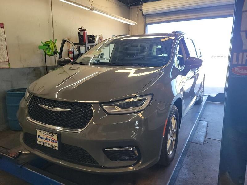 photo of 2022 Chrysler Pacifica Touring L FWD